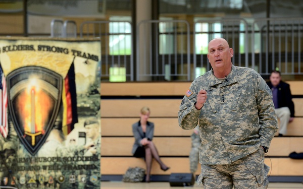 US Army Chief of Staff Gen. Raymond T. Odierno visits Wiesbaden