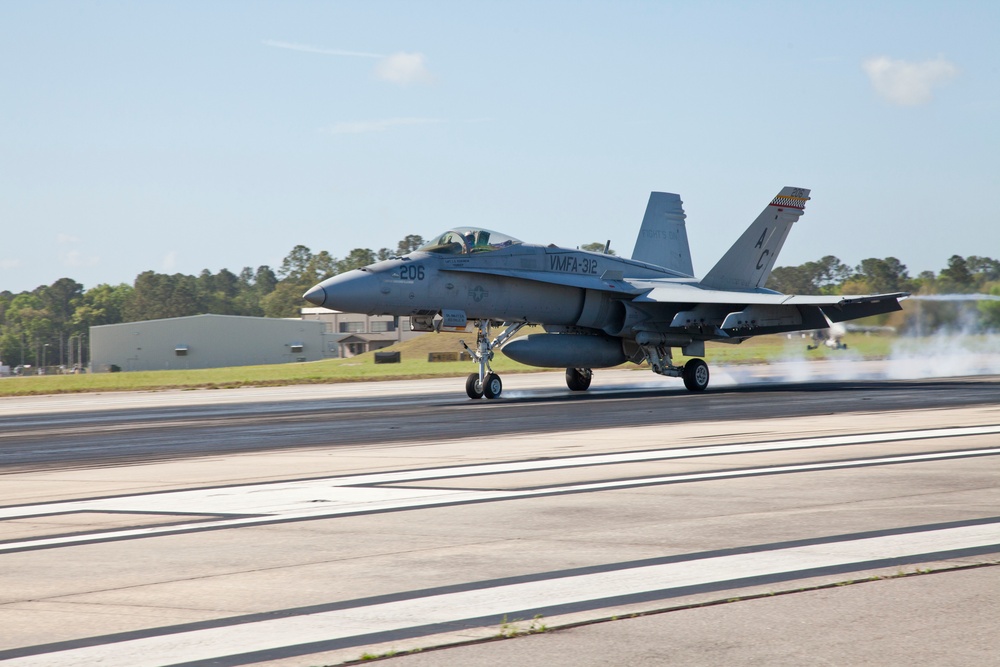 VMFA-312 Conducts Field Carrier Landing Practice