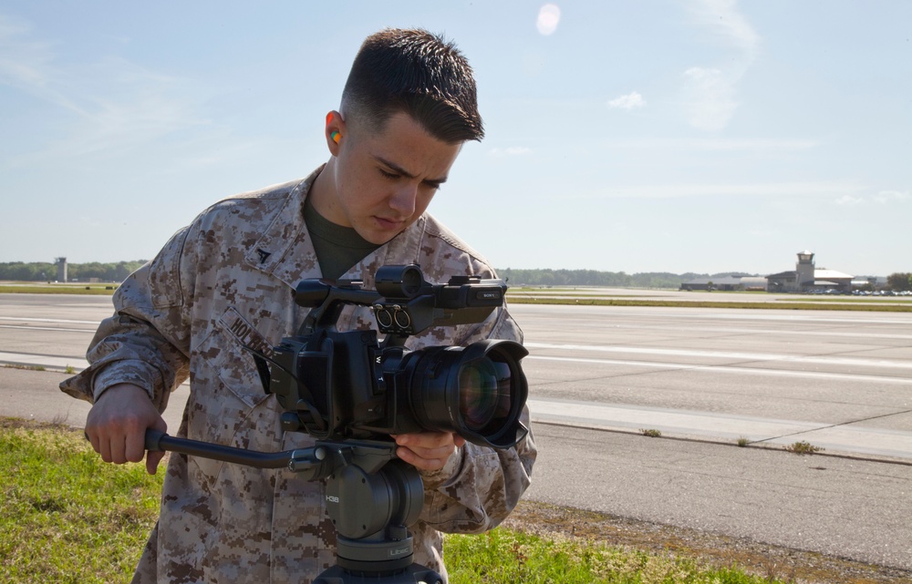 VMFA-312 Conducts Field Carrier Landing Practice