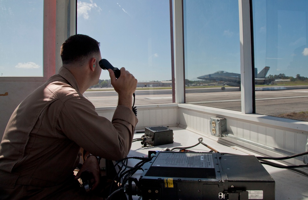 VMFA-312 Conducts Field Carrier Landing Practice