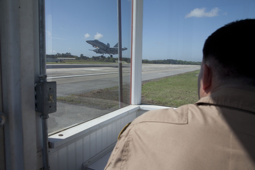 VMFA-312 Conducts Field Carrier Landing Practice