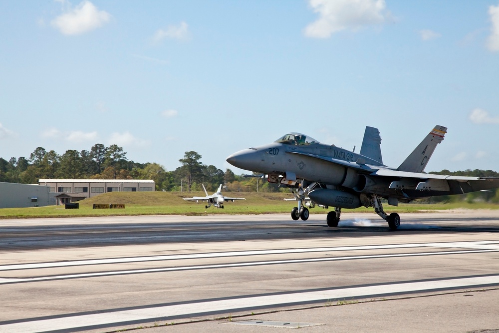 VMFA-312 Conducts Field Carrier Landing Practice