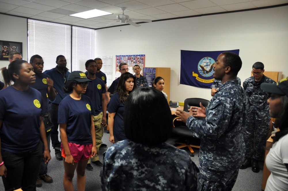 Navy recruiters mentor future sailors