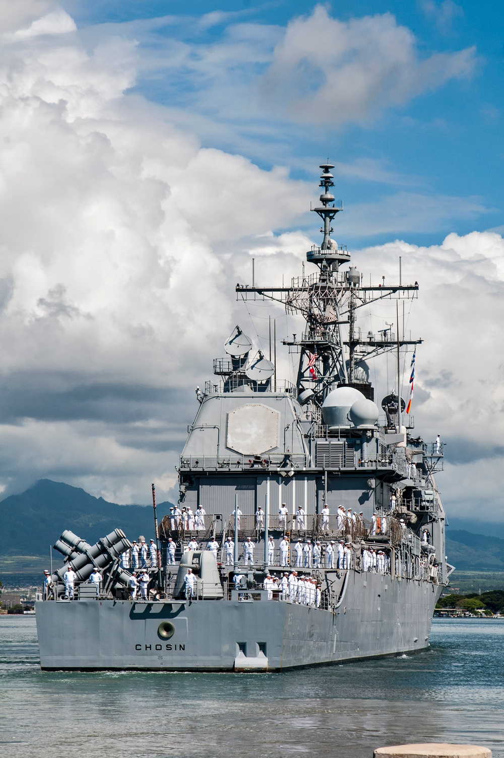 USS Chosin departs Hawaii