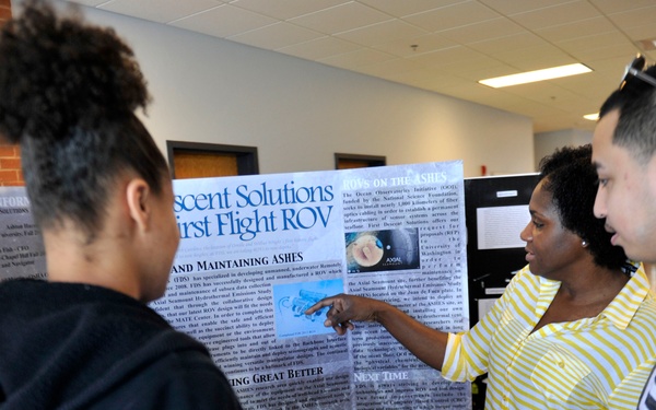 Expeditionary Combat Readiness Center Sailors Volunteer at Robotics Competition
