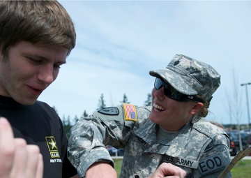 Oregon recruiters, future soldiers road-trip to JBLM