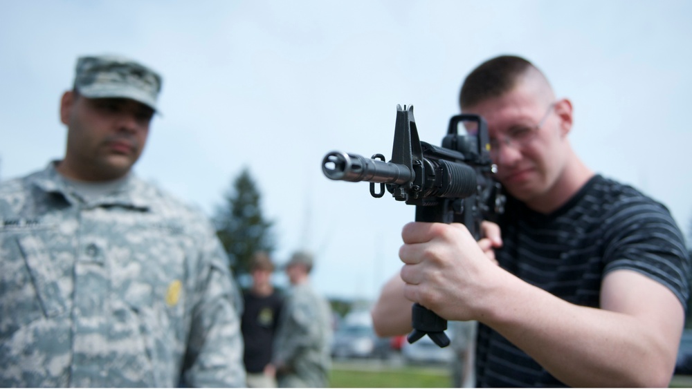 Oregon recruiters, future Soldiers road-trip to JBLM