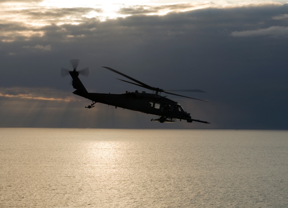 Pave Hawks land on USS Anchorage