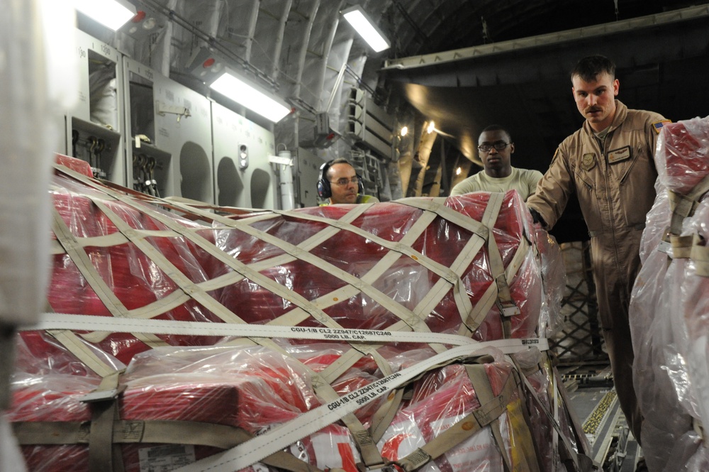 US Air Force delivers food, medicine to Syrian refugees