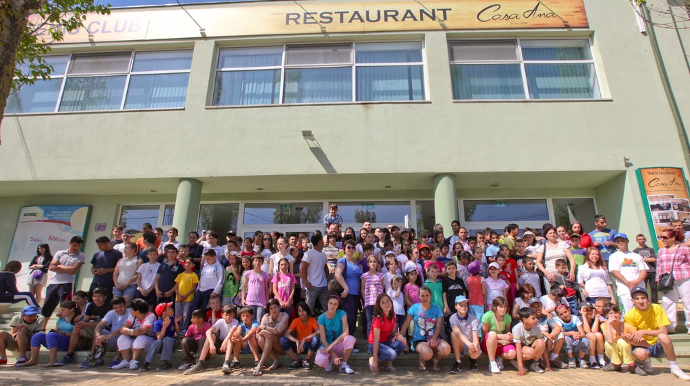 Marines lend a helping hand to children