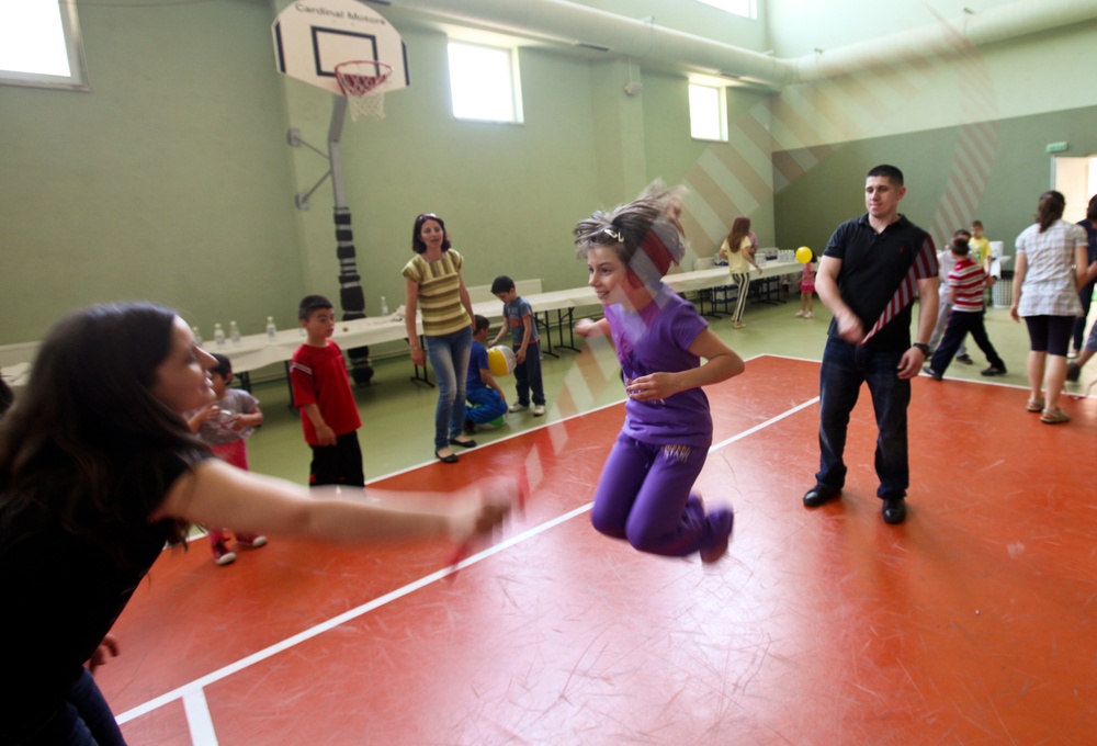 Marines lend a helping hand to children