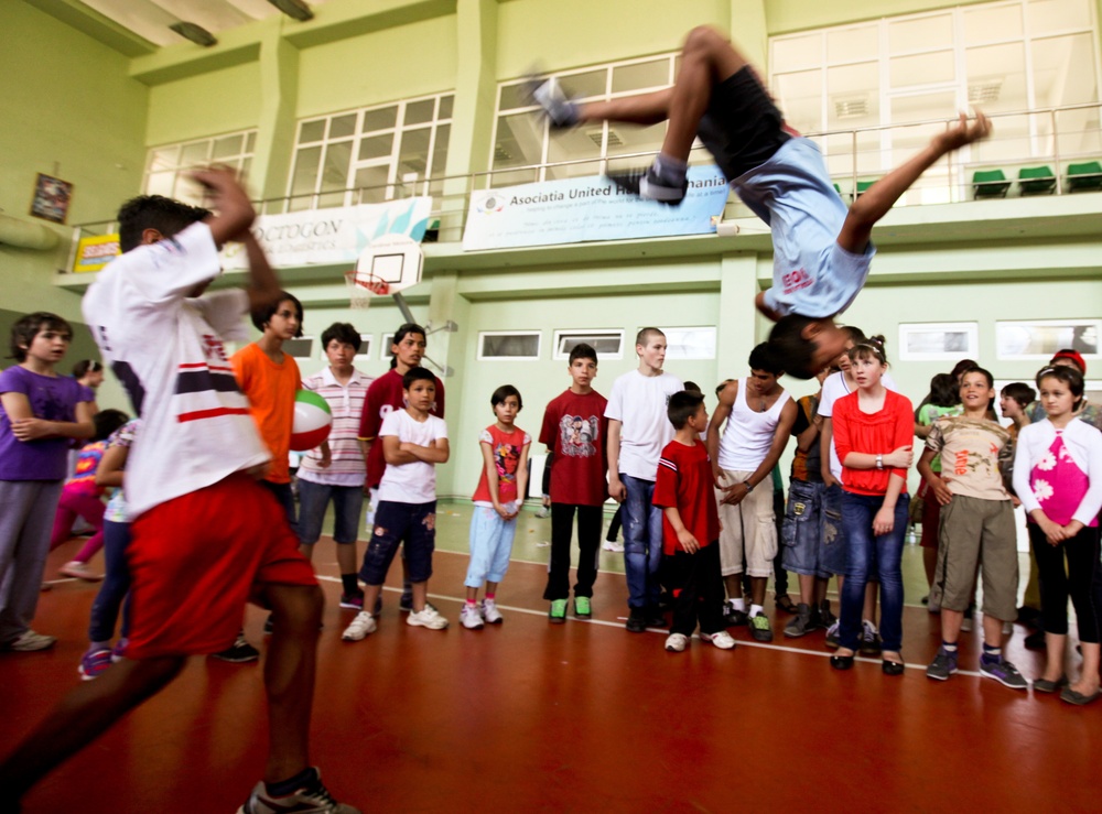 Marines lend a helping hand to children