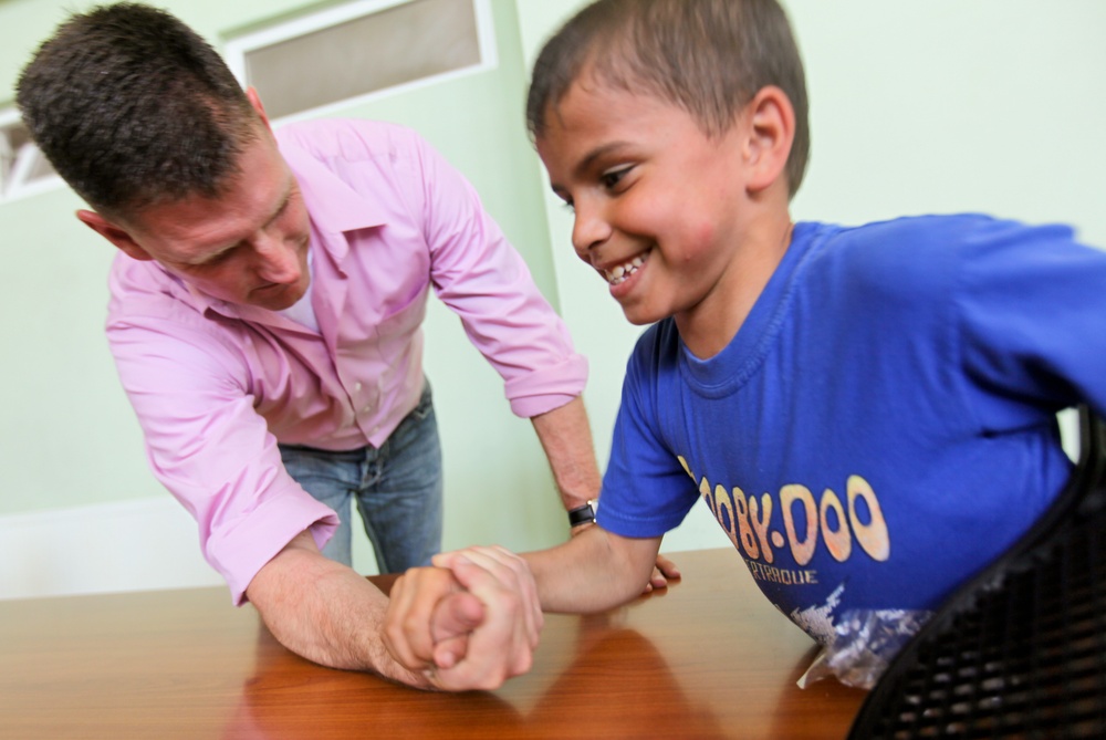 Marines lend a helping hand to children