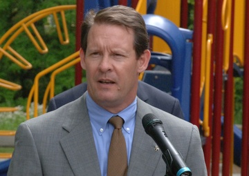 Sign marks flood awareness initiative on third anniversary of May 2010 flood