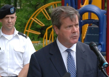 Sign marks flood awareness initiative on third anniversary of May 2010 flood