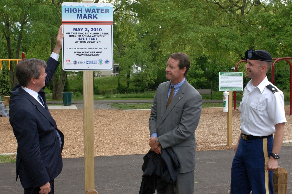 Sign marks flood awareness initiative on third anniversary of May 2010 flood