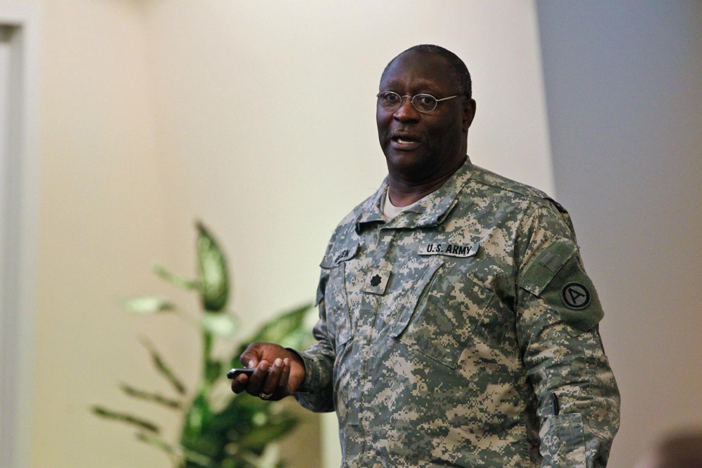 Lt. Col. Green consults with Qatari military about osteopathic medicine