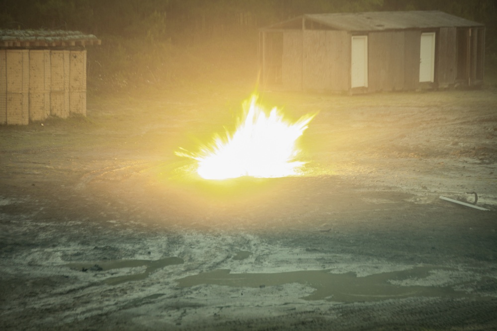 2nd CEB, Bermudan soldiers train with explosives