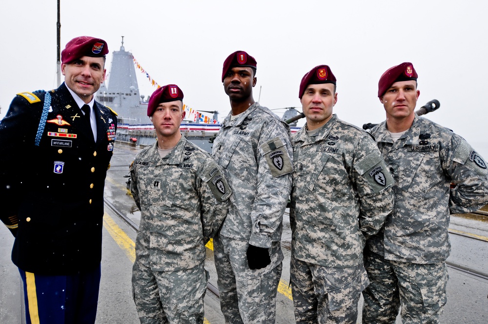 Airborne artillerymen salute USS Anchorage