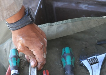 Marine mechanic single-handedly maintains battery vehicles