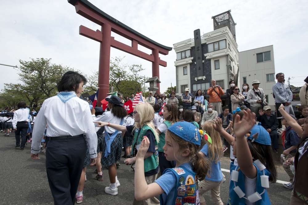 American, Japanese scouts join in Kamakura parade