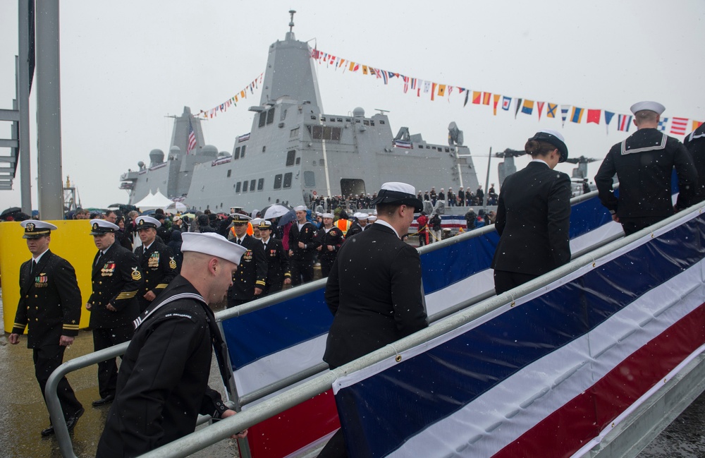 USS Anchorage commissioning