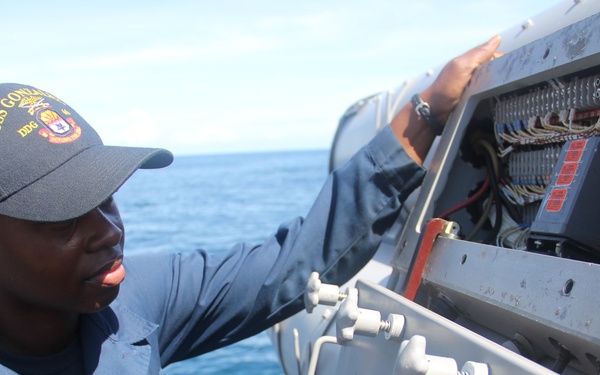 USS Gonzalez sailor conducts maintenance