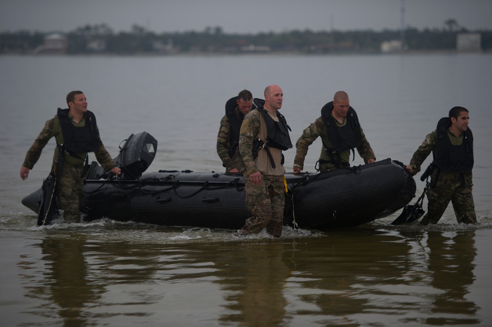 Emerald Warrior 7th Special Forces Group (Airborne) Maratime Operations