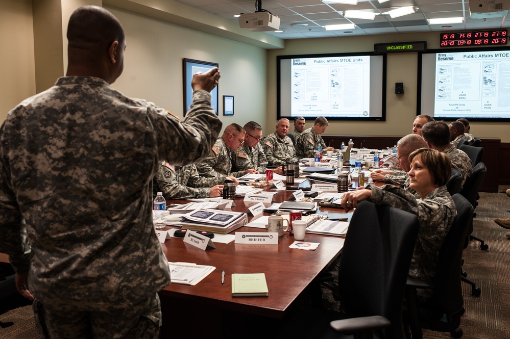 USARC hosts senior leader orientation