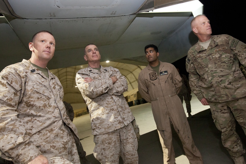 Sgt. Maj. Battaglia visits 2nd Marine Air Wing (Forward)