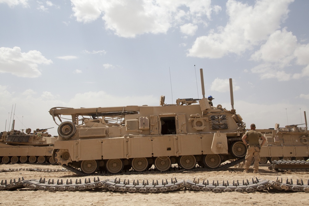 Shir Ghazay Scenes: M88A2 Hercules recovery vehicle maintenance