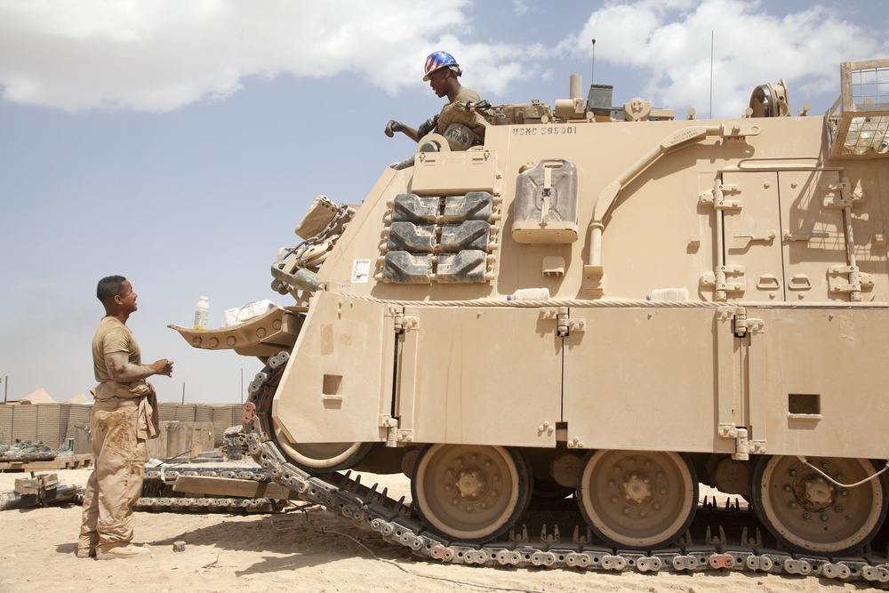 Shir Ghazay Scenes: M88A2 Hercules recovery vehicle maintenance