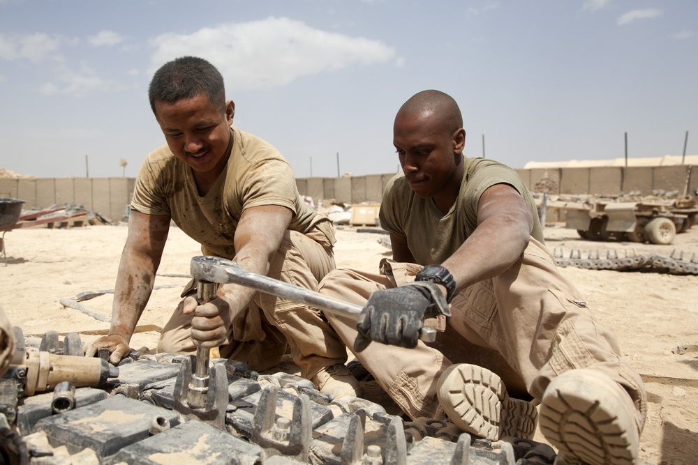 Shir Ghazay Scenes: M88A2 Hercules recovery vehicle maintenance