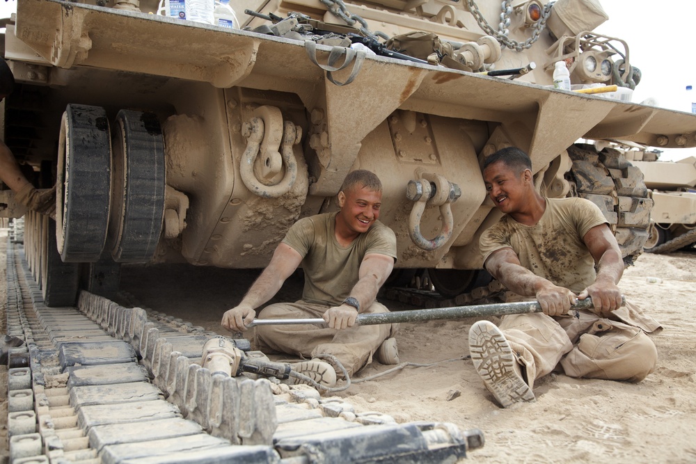 Shir Ghazay Scenes: M88A2 Hercules recovery vehicle maintenance