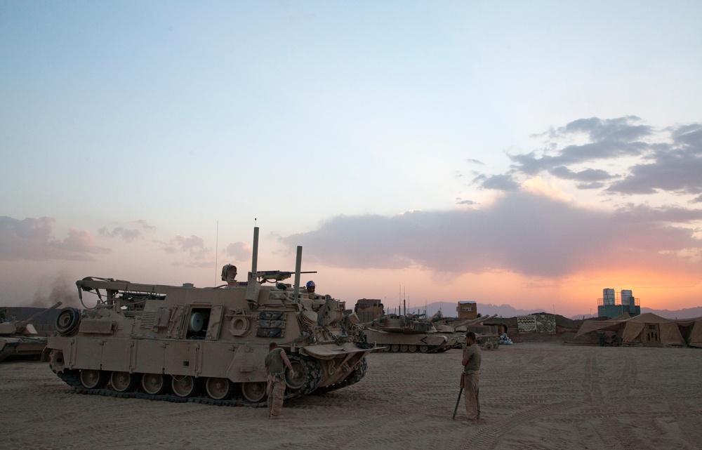 Shir Ghazay Scenes: M88A2 Hercules recovery vehicle maintenance