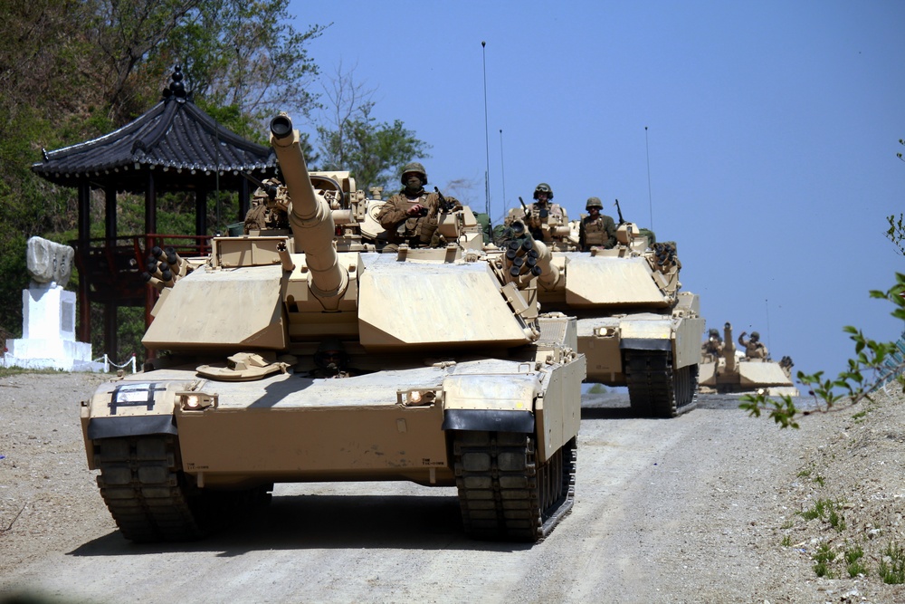 ROK, US Marines conduct bilateral tank shoot
