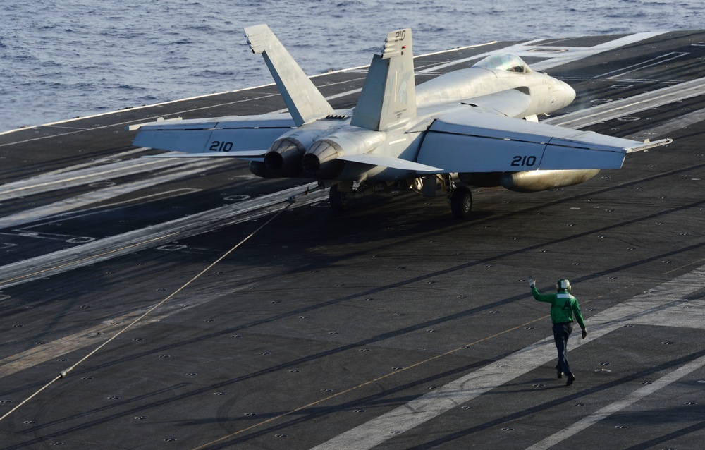 F/A-18E Super Hornet landing