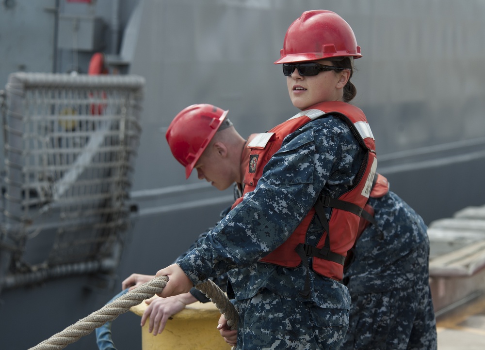 USS McClusky arrives in Seal Beach