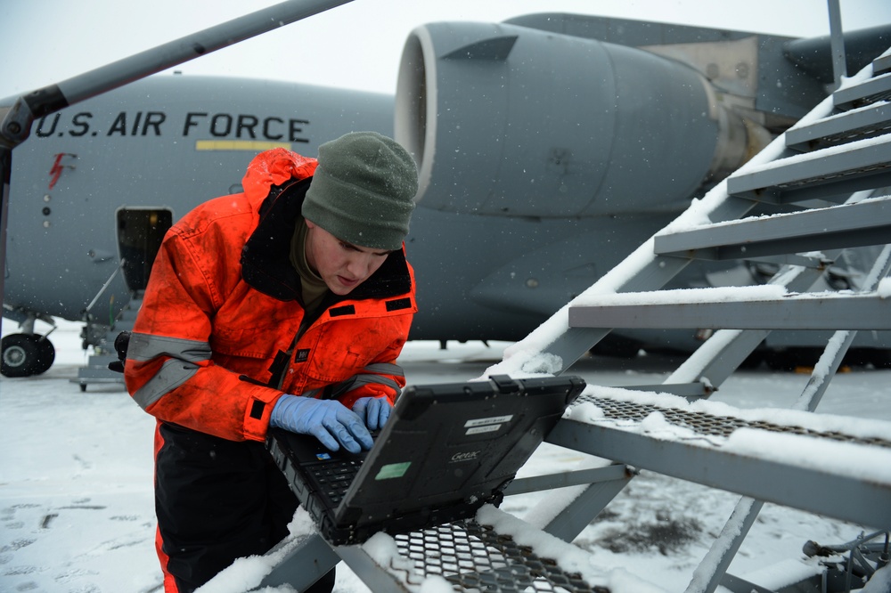 Airmen prepare planes for cold weather conditions