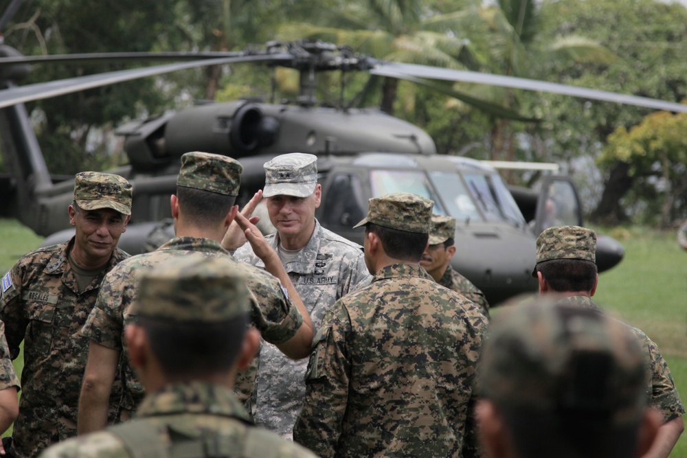 Army South commanding general visits El Salvador