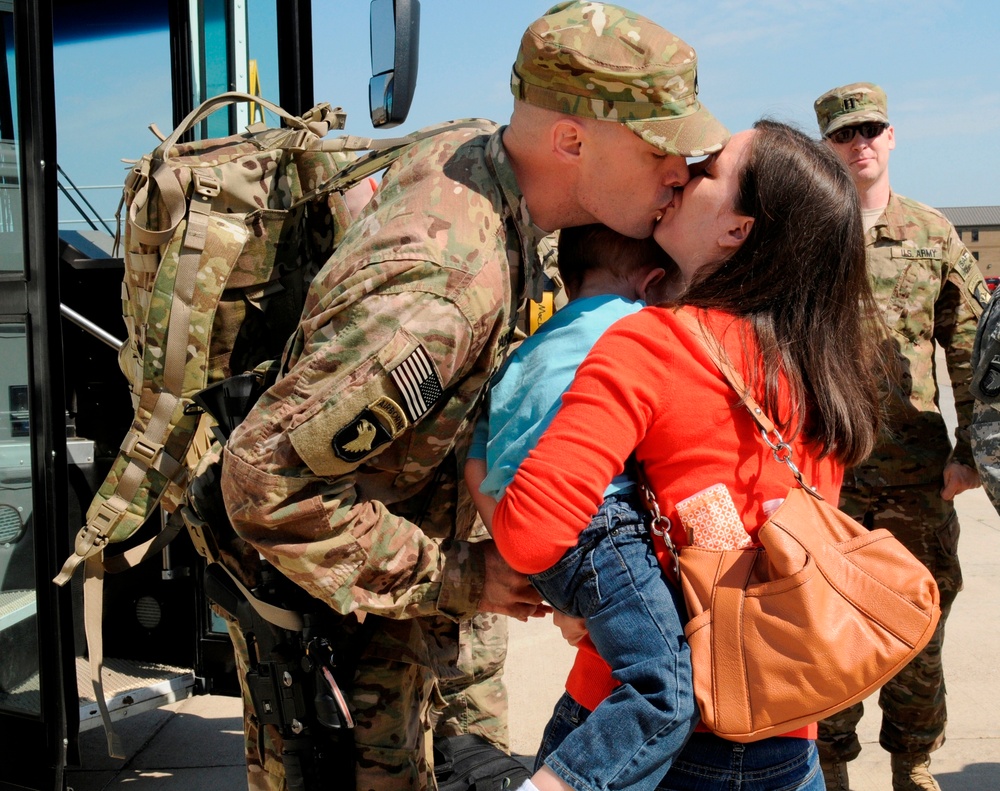 'Lifeliners' Advanced Group deploys to Afghanistan