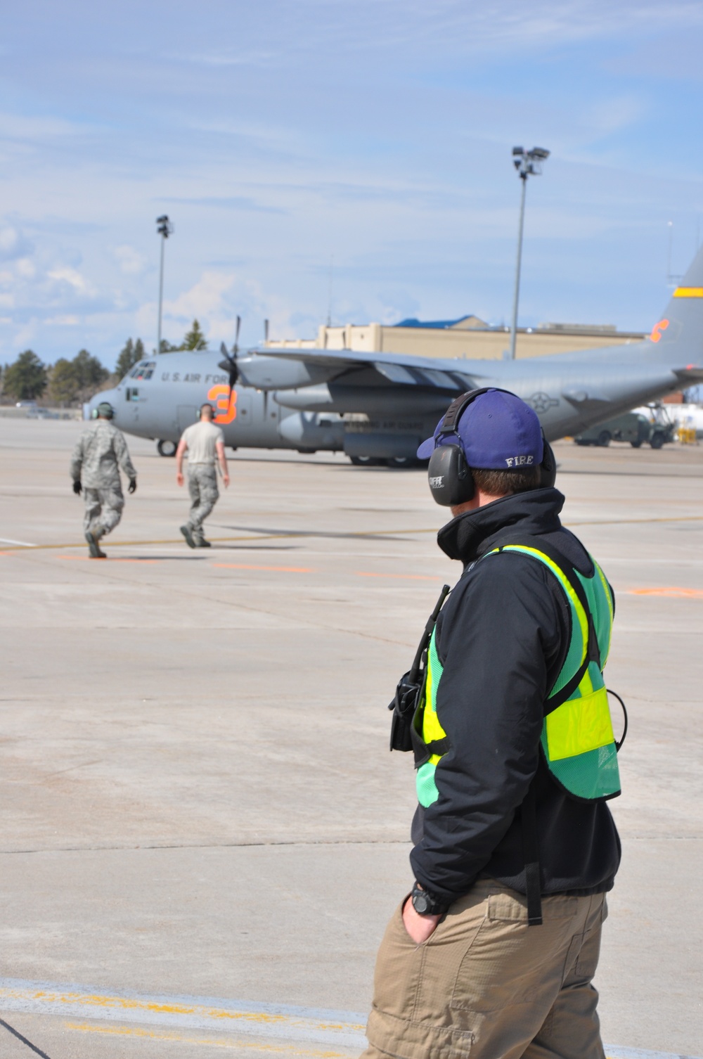 Air Guard and Forest Service train for aerial firefighting season