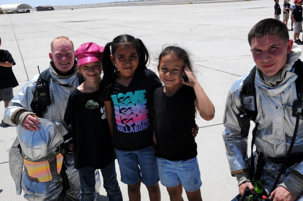 MCAS Yuma hosts &quot;Intro to Devil Dogs&quot; children's tour