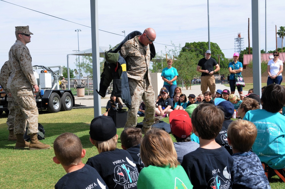 MCAS Yuma hosts &quot;Intro to Devil Dogs&quot; children's tour