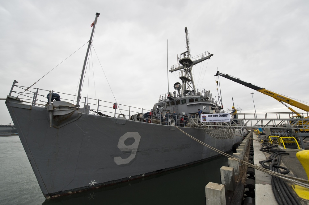 USS Pioneer offload