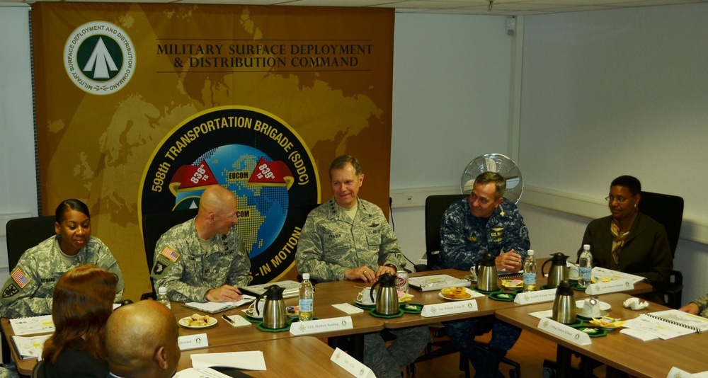 Fraser visits SDDC brigade during command tour