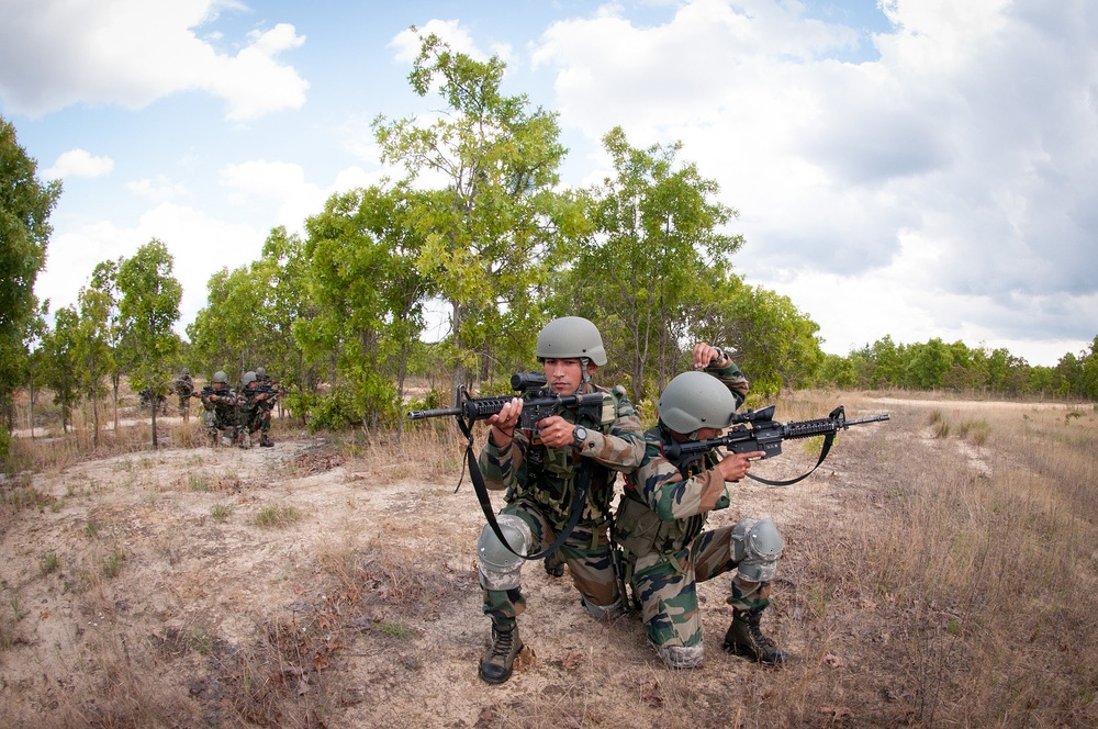 Indian soldiers share ambush techniques with US paratroopers