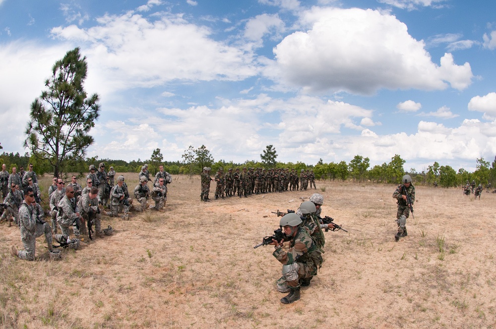 Indian soldiers share ambush techniques with US paratroopers