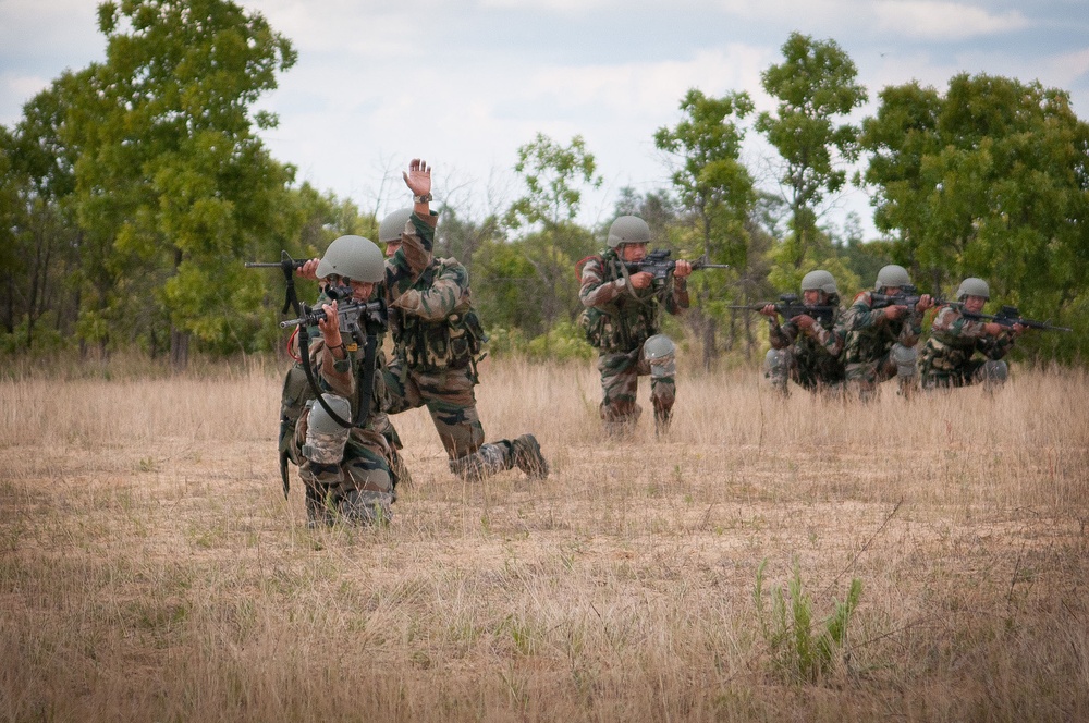 Indian soldiers share ambush techniques with US paratroopers