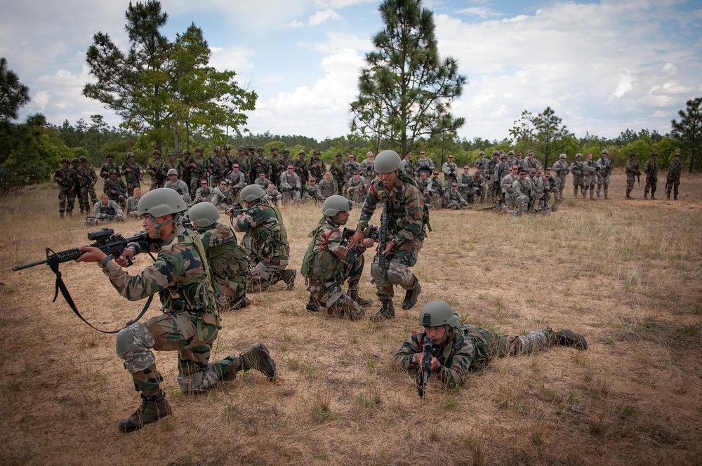 Indian soldiers share ambush techniques with US paratroopers